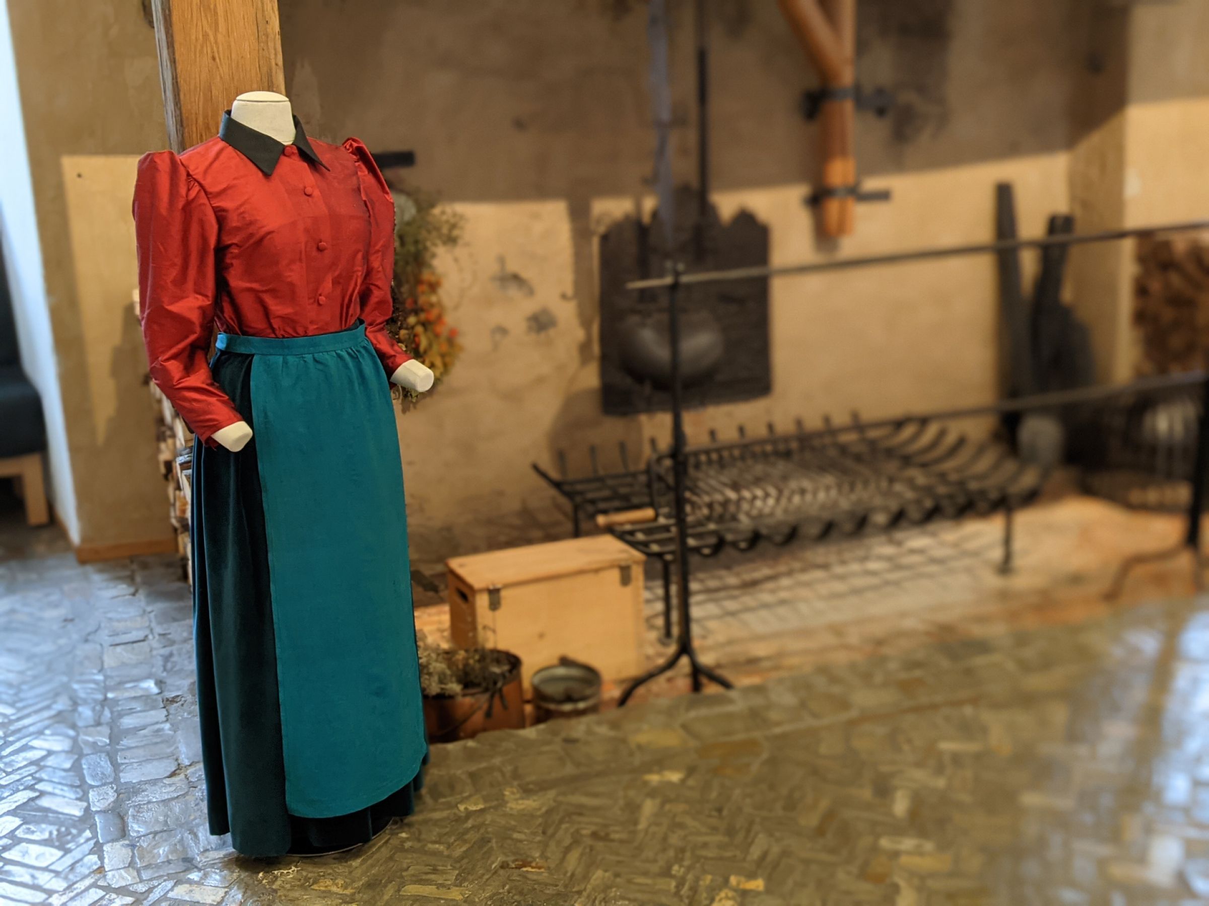 Historische "Tracht" im Foyer des Historischen Museums - Kreismuseum